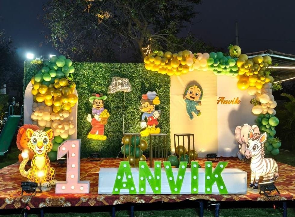 Jungle safari theme first birthday decoration